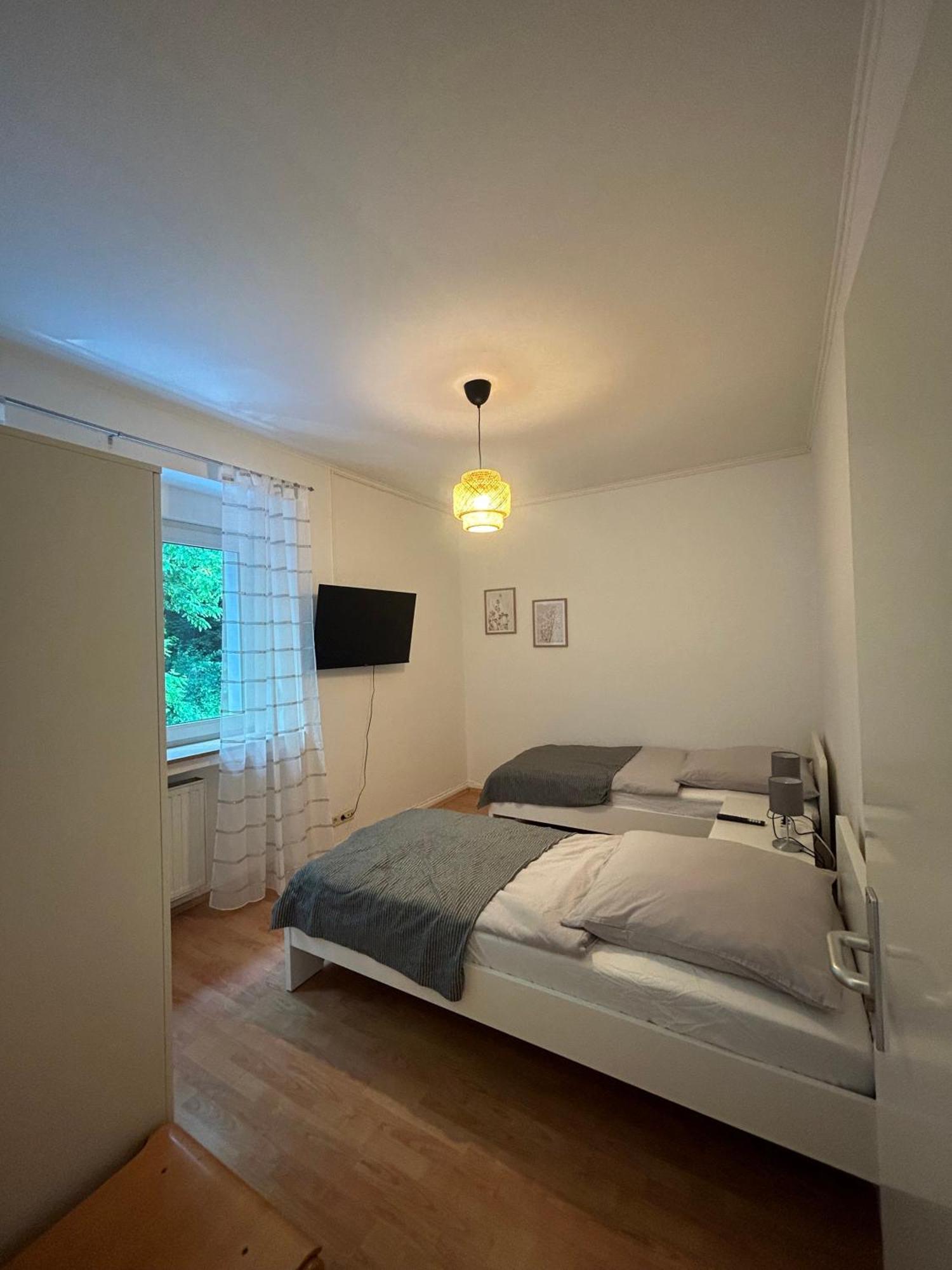 Gemuetliche Ferienwohnung - Voll Ausgestattet, Zentral Aber Ruhig ! Wuppertal Eksteriør billede